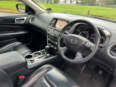 2017 Nissan Pathfinder - Thumbnail