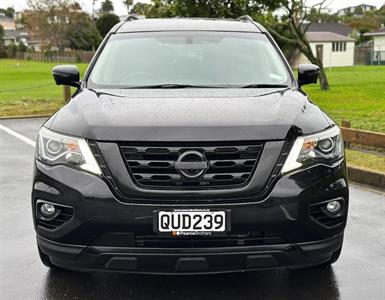 2017 Nissan Pathfinder - Thumbnail