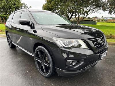 2017 Nissan Pathfinder - Thumbnail