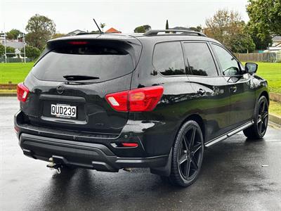 2017 Nissan Pathfinder - Thumbnail