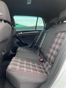 2016 Volkswagen Golf - Thumbnail