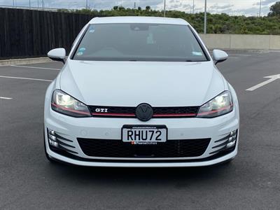 2016 Volkswagen Golf - Thumbnail