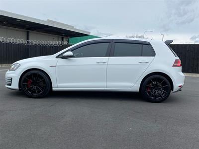 2016 Volkswagen Golf - Thumbnail
