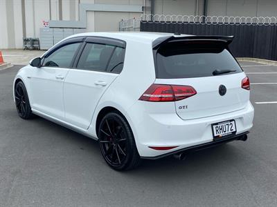 2016 Volkswagen Golf - Thumbnail