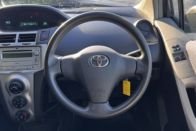 2009 Toyota YARIS - Thumbnail