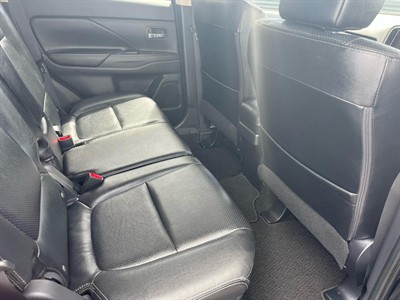 2016 Mitsubishi Outlander - Thumbnail