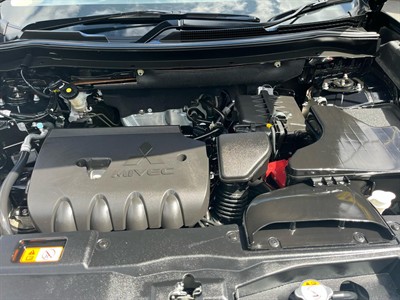 2016 Mitsubishi Outlander - Thumbnail