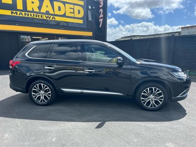 2016 Mitsubishi Outlander - Thumbnail