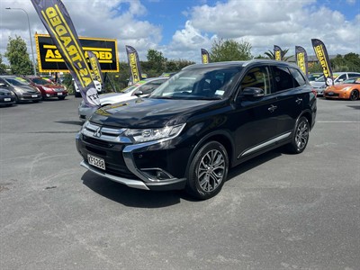 2016 Mitsubishi Outlander - Thumbnail