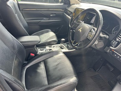 2016 Mitsubishi Outlander - Thumbnail