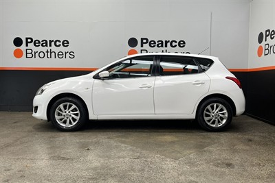 2016 Nissan Pulsar - Thumbnail