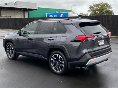 2019 Toyota RAV4 - Thumbnail