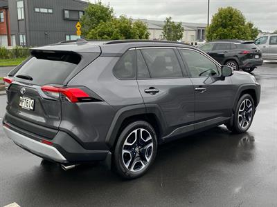 2019 Toyota RAV4 - Thumbnail