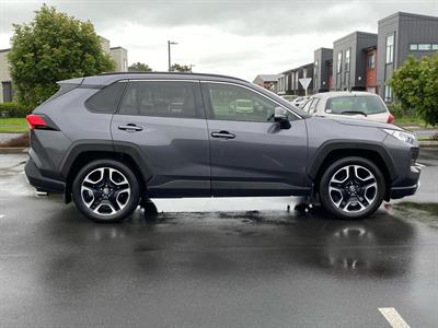 2019 Toyota RAV4 - Thumbnail