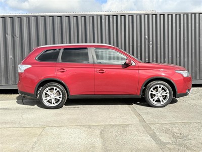2014 Mitsubishi Outlander - Thumbnail