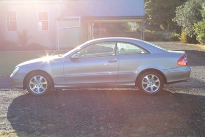 2003 Mercedes-Benz CLK 320 - Thumbnail