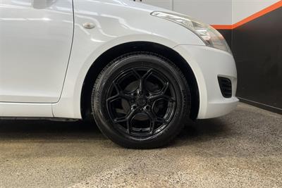 2011 Suzuki Swift - Thumbnail