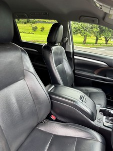 2017 Toyota Highlander - Thumbnail