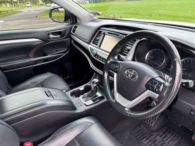 2017 Toyota Highlander - Thumbnail
