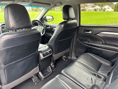 2017 Toyota Highlander - Thumbnail