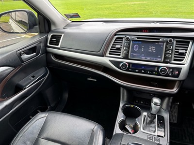 2017 Toyota Highlander - Thumbnail