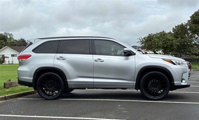 2017 Toyota Highlander - Thumbnail