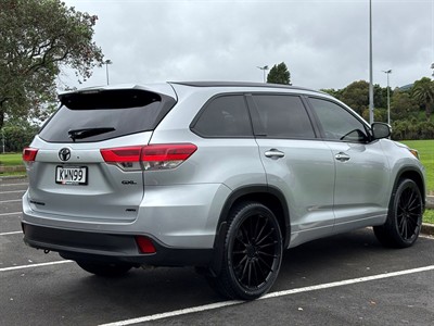 2017 Toyota Highlander - Thumbnail