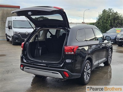 2021 Mitsubishi Outlander - Thumbnail