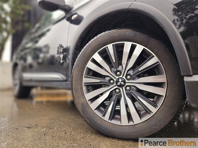 2021 Mitsubishi Outlander - Thumbnail