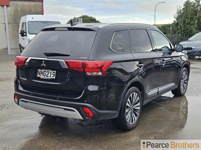 2021 Mitsubishi Outlander - Thumbnail