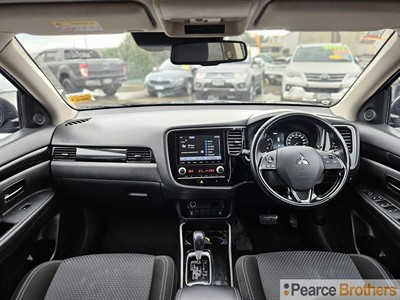 2021 Mitsubishi Outlander - Thumbnail
