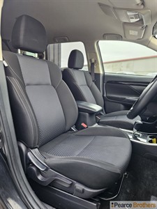 2021 Mitsubishi Outlander - Thumbnail