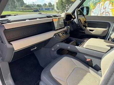 2022 Land Rover DEFENDER - Thumbnail