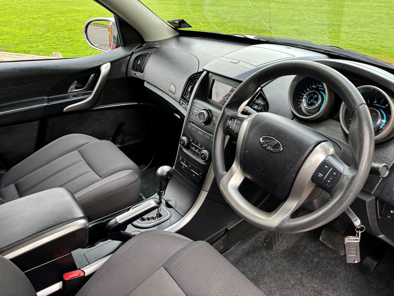 2022 Mahindra XUV500