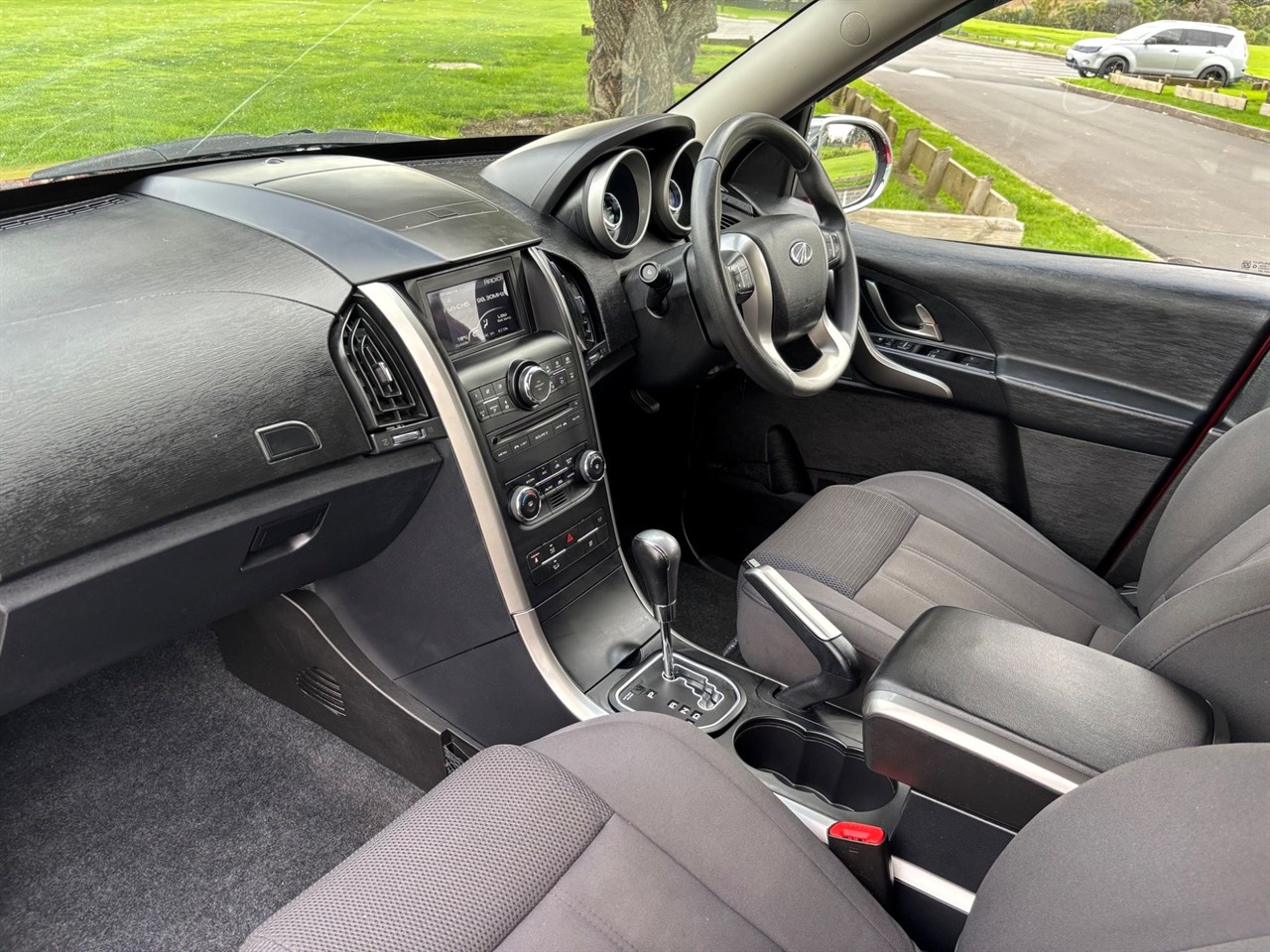 2022 Mahindra XUV500