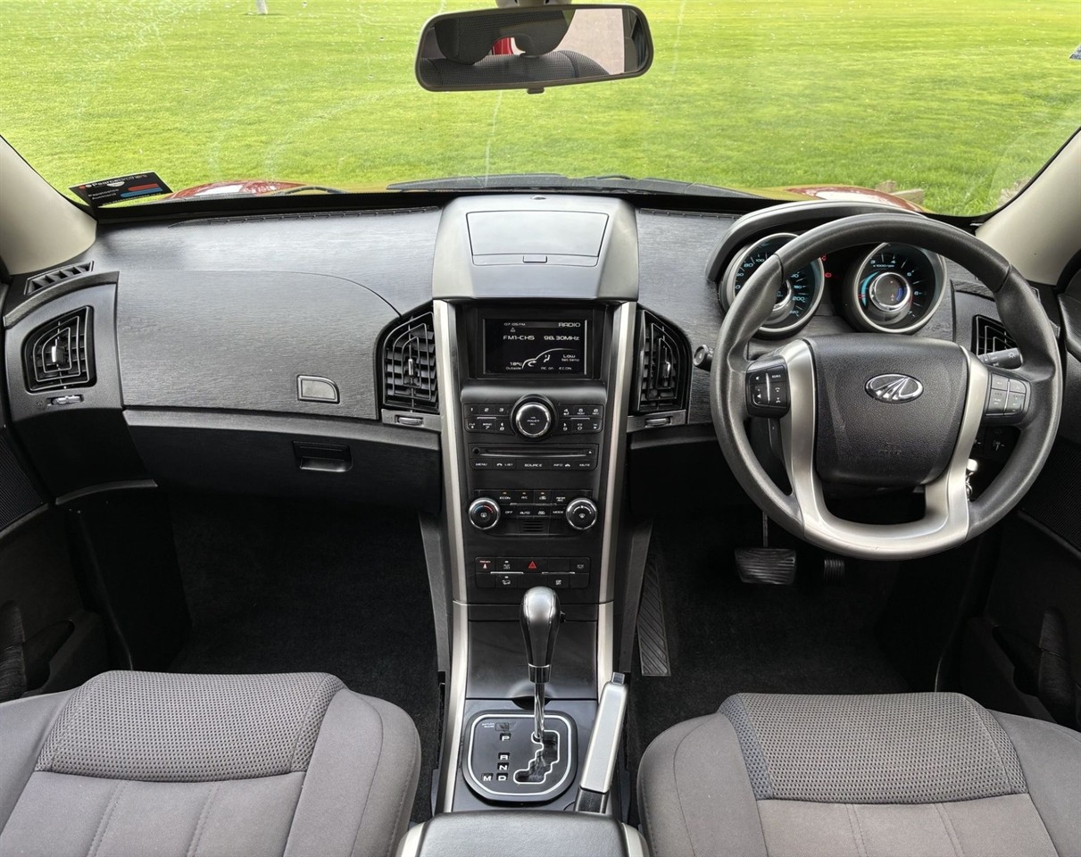 2022 Mahindra XUV500