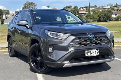 2020 Toyota RAV4 - Thumbnail