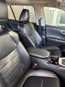 2020 Toyota RAV4 - Thumbnail