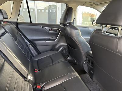 2020 Toyota RAV4 - Thumbnail