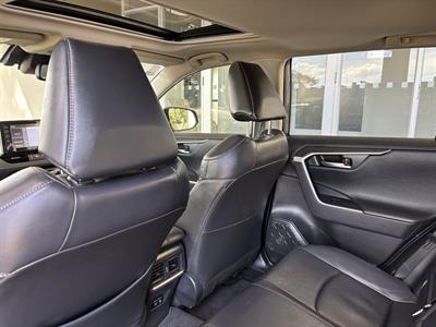 2020 Toyota RAV4 - Thumbnail