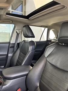 2020 Toyota RAV4 - Thumbnail