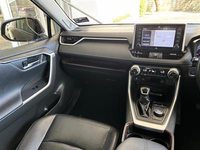 2020 Toyota RAV4 - Thumbnail