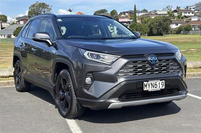 2020 Toyota RAV4 - Thumbnail