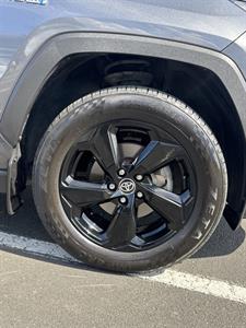 2020 Toyota RAV4 - Thumbnail