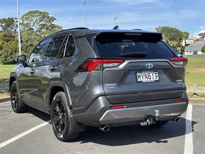 2020 Toyota RAV4 - Thumbnail