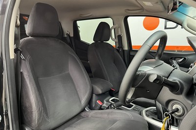 2019 Nissan Navara - Thumbnail