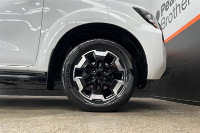 2021 Nissan Navara - Thumbnail