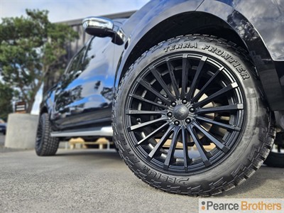 2015 Nissan Navara - Thumbnail