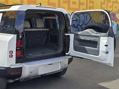 2023 Land Rover Defender - Thumbnail