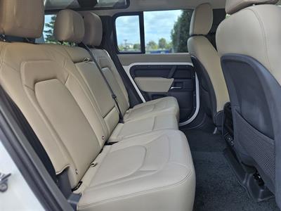 2023 Land Rover Defender - Thumbnail